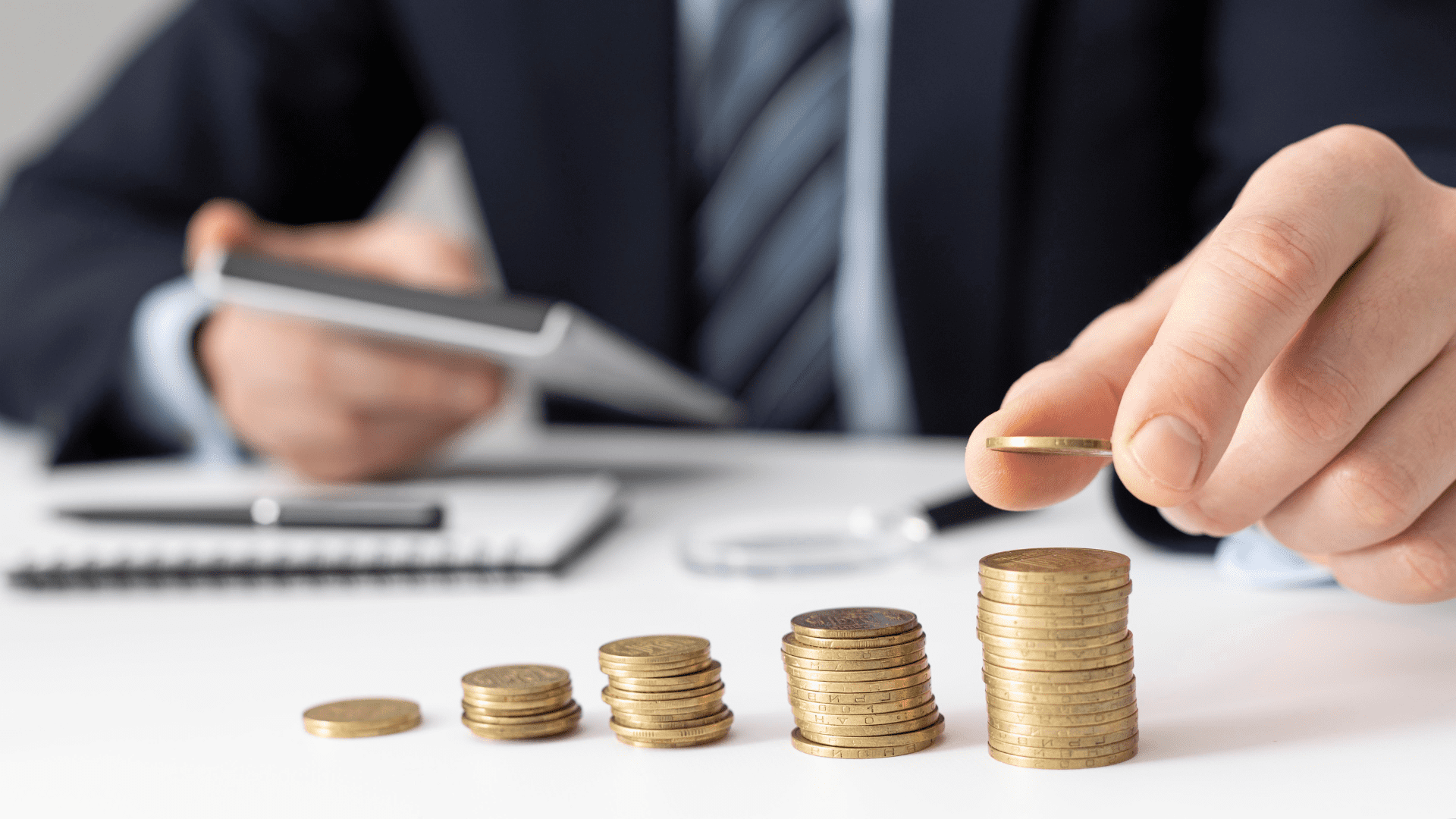 Rupiah Terperosok ke Rekor Terendah Rp 17.135: Mengapa Sentimen Domestik Kini Lebih Menakutkan daripada Dolar AS? - Metro Smart Solutions