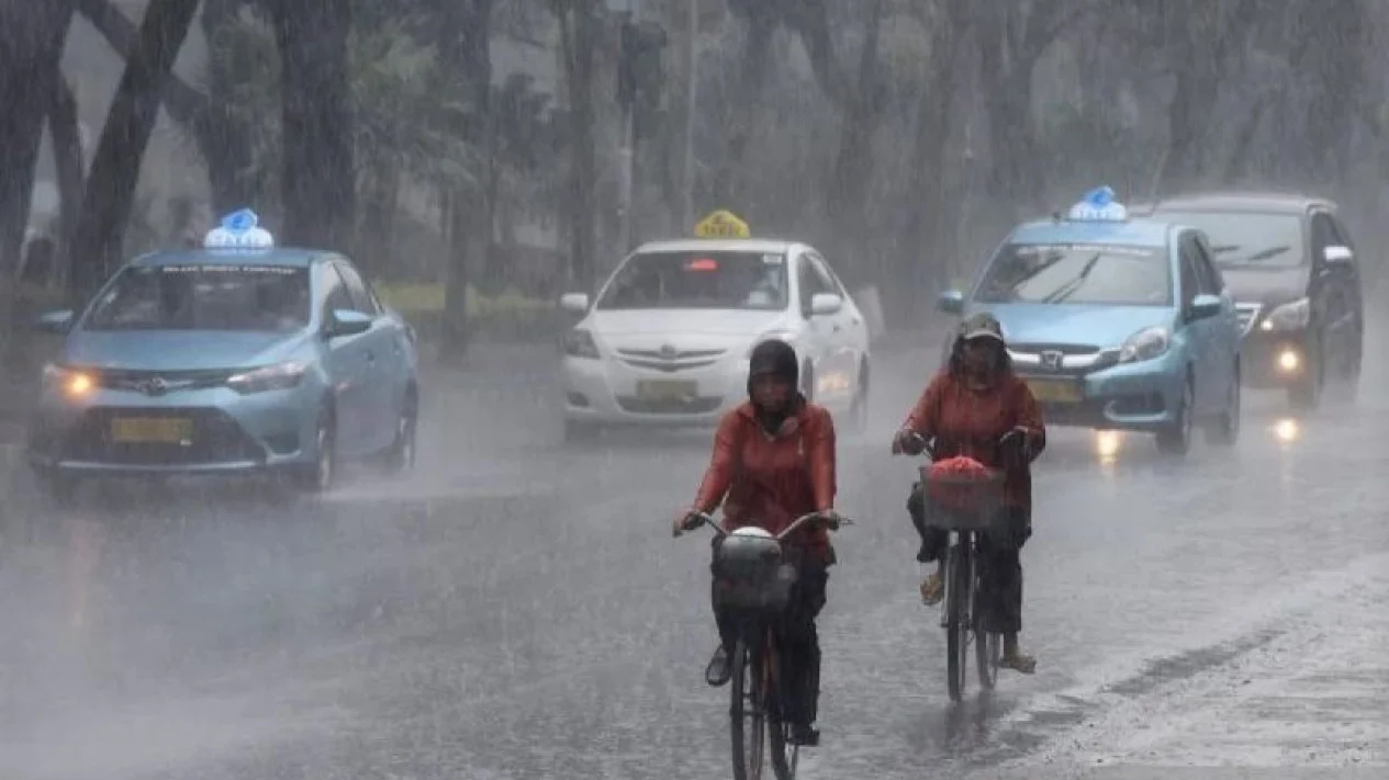 Mengapa Jawa Masih Hujan di Bulan April? Simak Penjelasan BMKG Terkait Cuaca Ekstrem - Metro Smart Solutions
